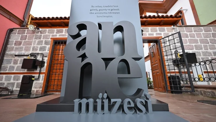 Annelik Temalı Sanat Eserlerinin Sergilendiği Anne Müzesi Ziyaretçilerini Ağırlıyor