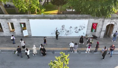 27 Yaşındaki Ressam Gazze Saldırılarını Resmediyor