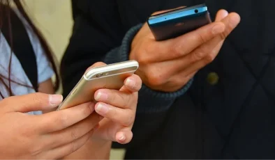 Yurt dışından getirilen telefonları umrecilerin pasaportlarıyla kaydettiren PTT memurlarına hapis cezası