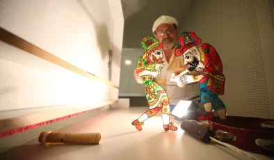 Bursa’da Karagöz ve Hacivat Gölge Oyunu Kursu Yoğun İlgi Görüyor