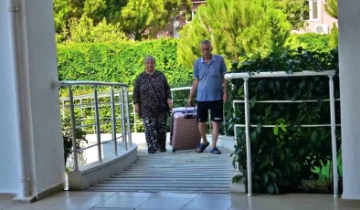 Emekliler Antalya’da Ücretsiz Tatilin Keyfini Çıkarıyor
