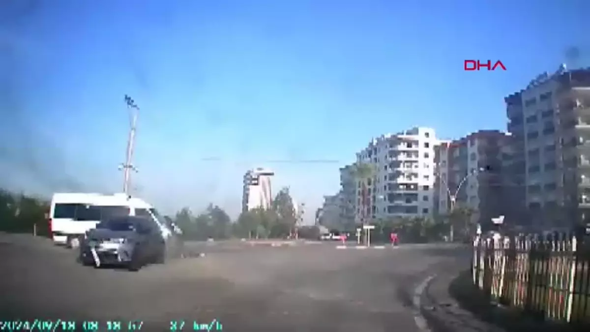 Osmaniye’de Öğrenci Servisi ile Otomobil Çarpıştı: 11 Öğrenci Yaralandı