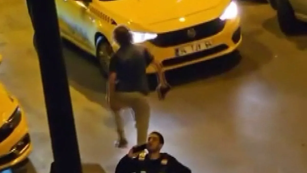 Sevgilisinin gözleri önünde arkadaşını öldürdü: Yardım etmek isteyenleri tehdit etti!