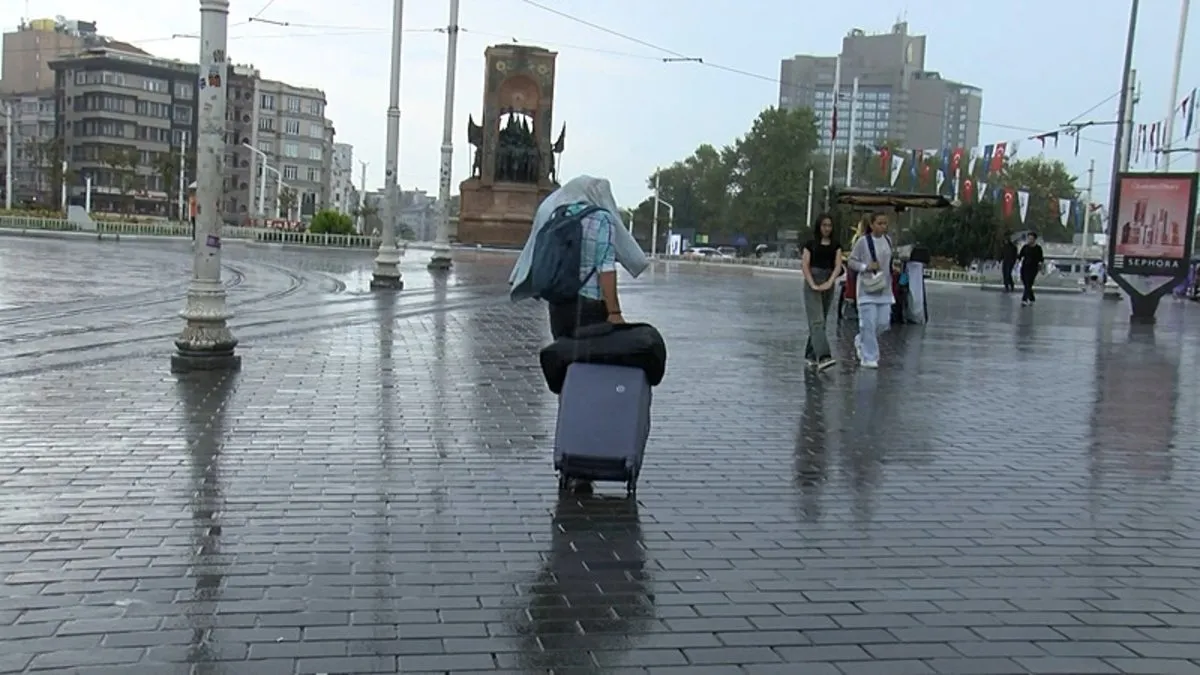 SON DAKİKA! Meteoroloji’den yeni hava durumu uyarısı! Saat verildi: İstanbul’a kuvvetli sağanak geliyor