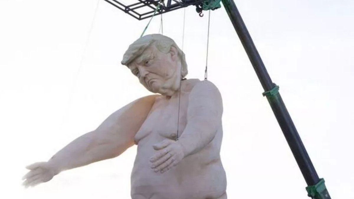 ABD’deki çıplak Donald Trump heykeli kayboldu