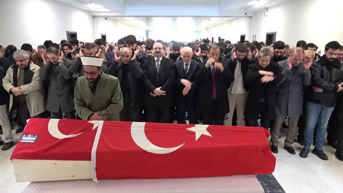 Erzurum’da çatıdan kopan buz kütlesi can aldı! Üniversiteli gence hüzünlü veda
