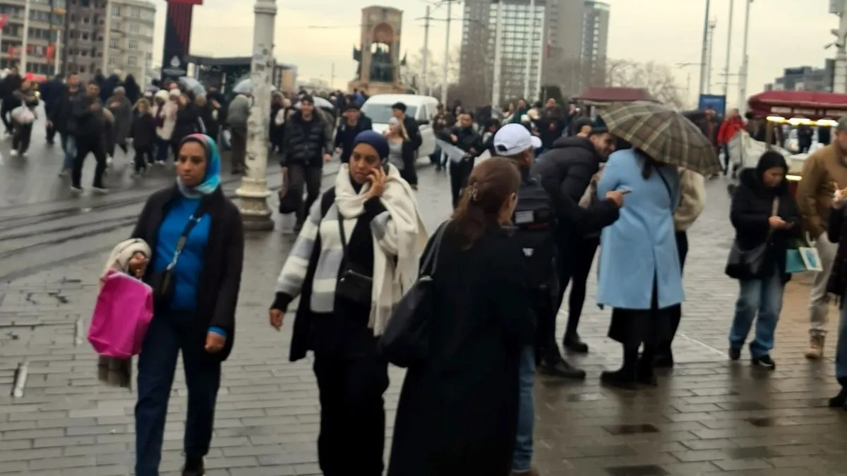 İstanbul’a sağanak yağış ve kuvvetli rüzgar etkili oldu