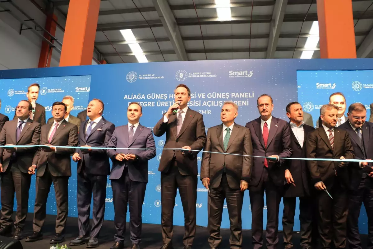 Bakan Kacır ve Bakan Bayraktar, İzmir’de tesis açılışına katıldı