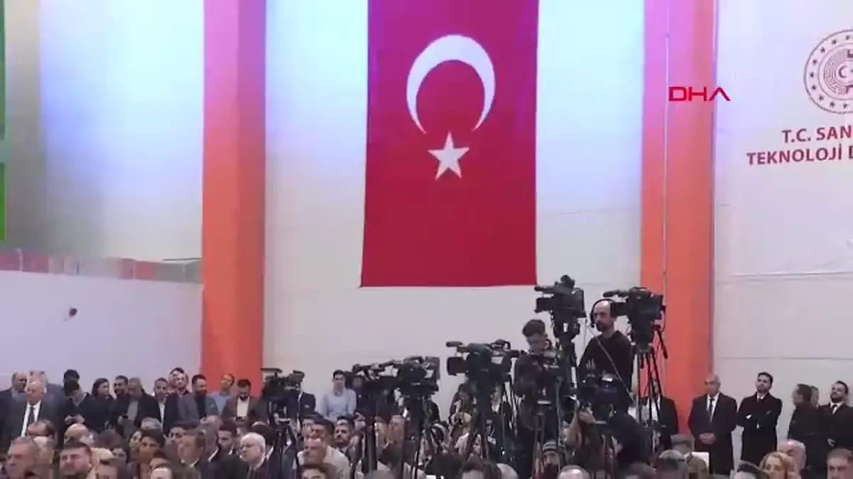 Bakan Kacır ve Bakan Bayraktar, İzmir’de tesis açılışına katıldı(HABER EKLENDİ)
