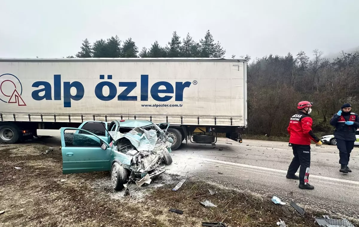 Tokat’ta TIR ile Çarpışan Otomobilde İki Ölüm