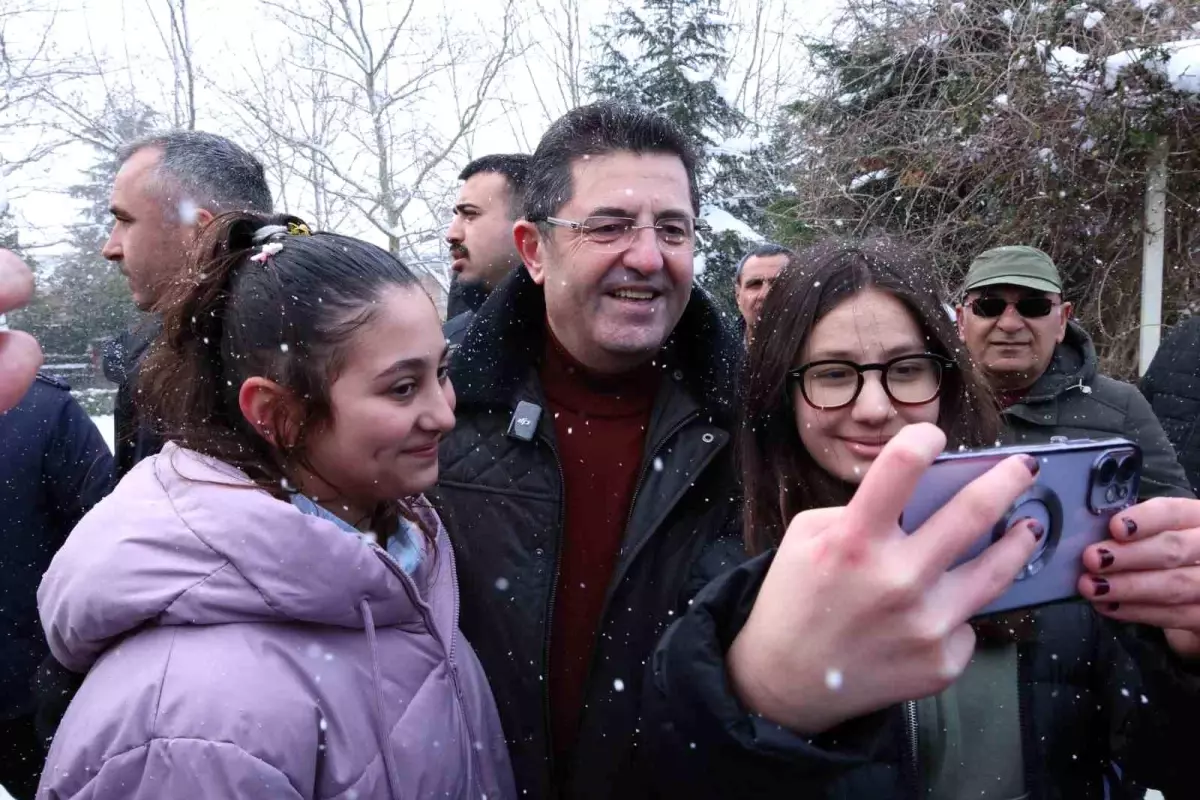 Çekmeköy’de kar topu şenliğinde doyasıya eğlence