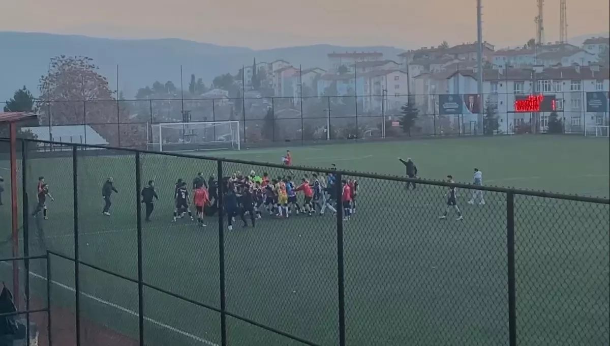 Karabük’te Amatör Lig Maçı Sırasında Kavga: Maç Ertelendi