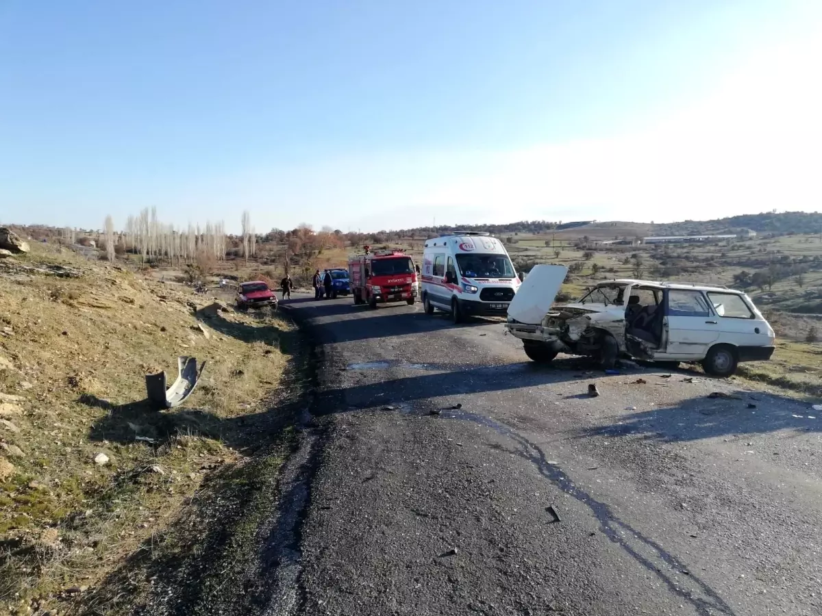 Uşak’ta Trafik Kazası: 5 Yaralı