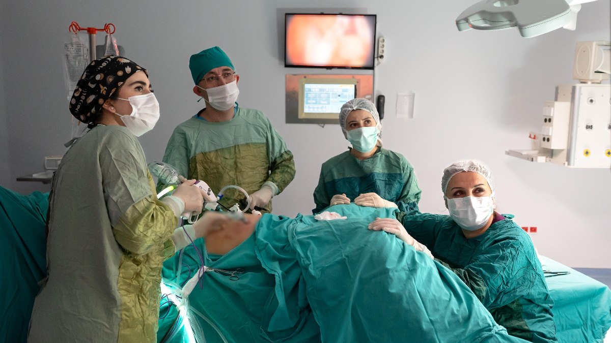 Malatya’da karın ağrısıyla gitti: Rahminden 7 kiloluk tümör çıktı