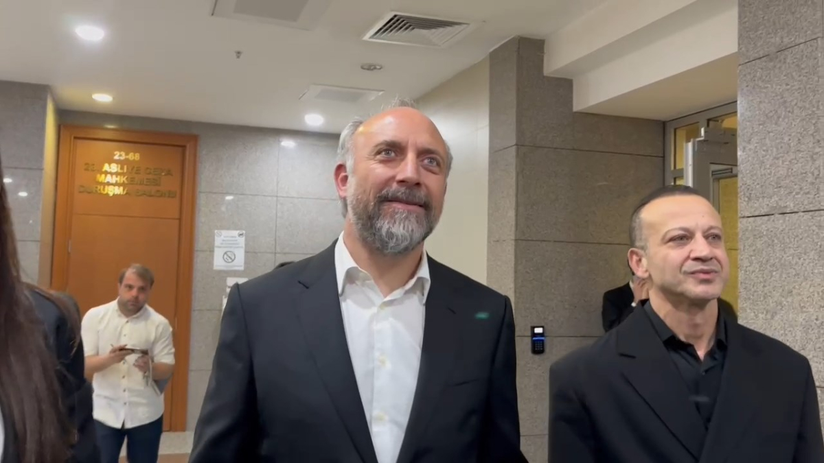 Halit Ergenç ve Rıza Kocaoğlu ‘yalan tanıklık’ suçundan hakim karşısına çıktı
