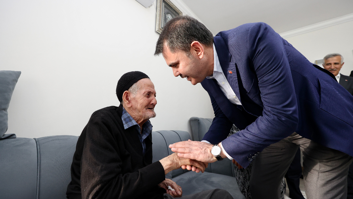 Murat Kurum, Kahramanmaraş’ta vatandaşlarla bir araya geldi